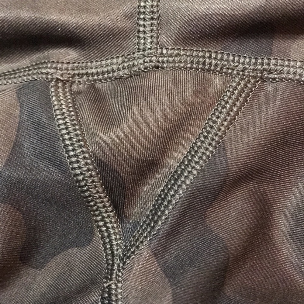 **Rare** Lululemon Athletica Camo Leggings - Picture 7 of 7